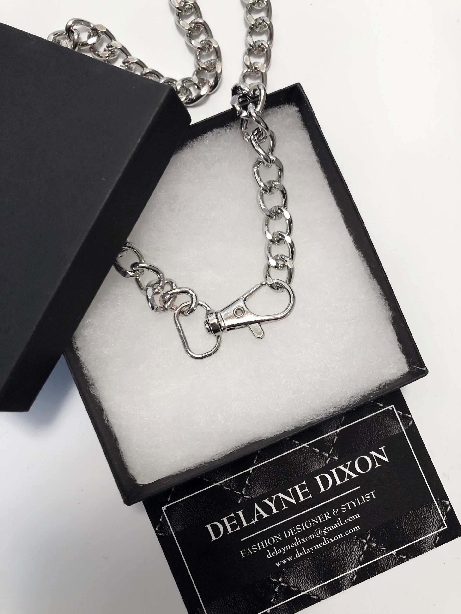Minimalist Chain Delayne Dixon