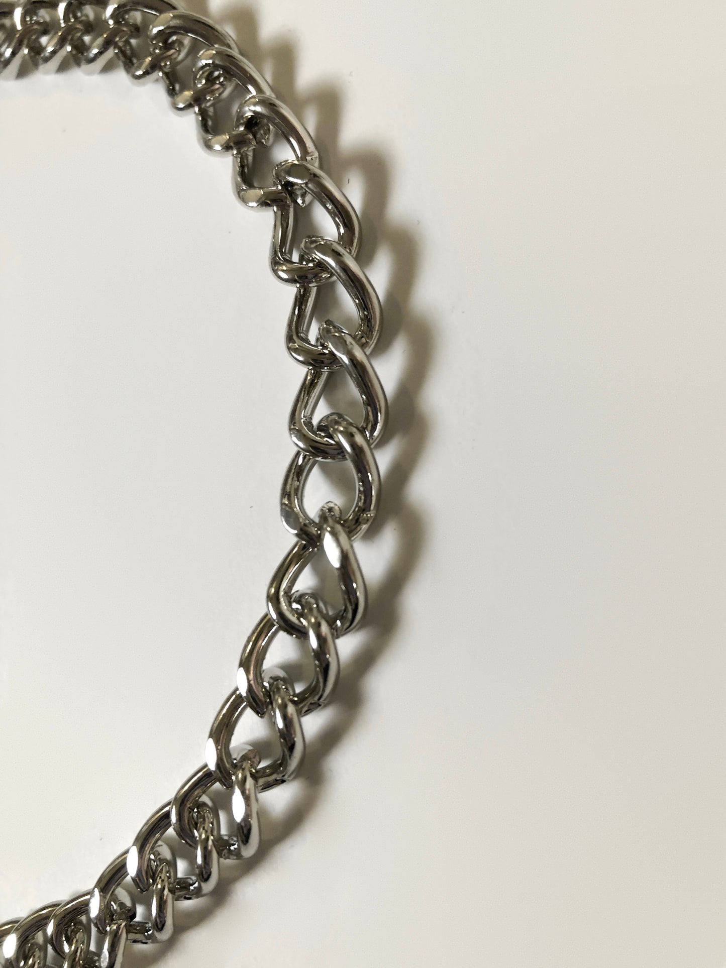 Minimalist Chain